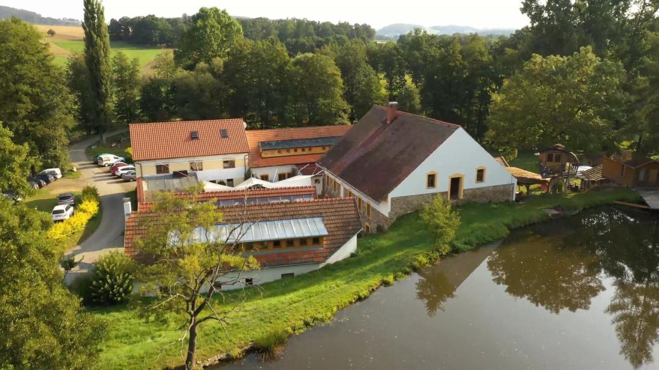 شقة Viking Houses Strnadovsky Mlyn Jesenice  المظهر الخارجي الصورة